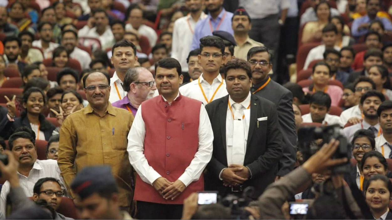 kunal padole with devendra fadnvis placement more than 2000 student